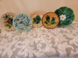 lot 364 image: Majolica Plate Collection  5