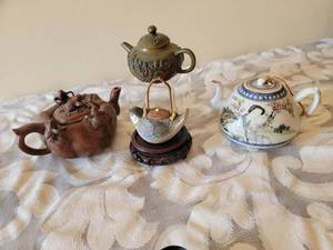 lot 303 image: Fabulous Collection of Asian Tea Pots
