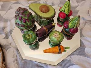 lot 183 image: Limoges Porcelain Trinket Box Collection  Vegitable Theme
