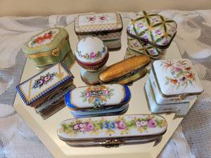 lot 187 image: Limoges Porcelain Trinket Box Collection  Floral Bouquet Theme