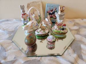lot 188 image: Bunny and Mouse Trinket Box and Figurine Collection  Limoges