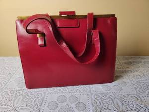 lot 126 image: Vintage Red Kelly Handbag by Evans