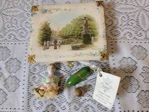 lot 315 image: Antique Sewing Kit and Tools