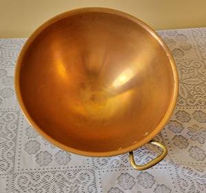 lot 398 image: William Sonoma France Copper Mixing Bowl