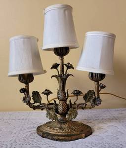 lot 59 image: Romantic French Floral 3 Light Table Lamp
