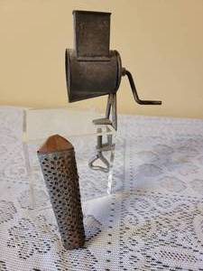 lot 321 image: Antique Primitive Nutmeg Graters