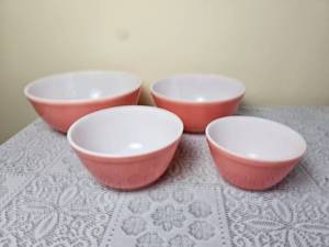 lot 601 image: Vintage Pyrex Petal Pink Mixing Bowl Set
