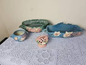 lot 602 image: Roseville Pottery Collection Bundle