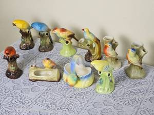 lot 603 image: Vintage Czech Ceramic Bird Flower Frogs