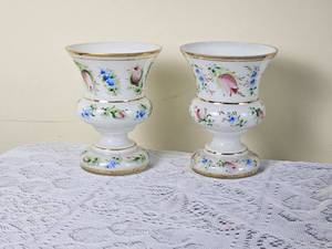 lot 89 image: Czechoslovakian Hand-Painted Rose Vases