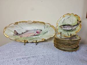 lot 369 image: Beautiful Hand-Painted Trout Platter & Plate Set