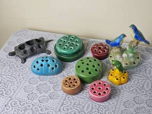 lot 605 image: Vintage Flower Frog Group Van Griggle Pottery