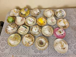 lot 244 image: Large Variety Group of Antique Cups & Saucers