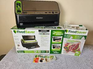 lot 725 image: 4400 Food Saver
