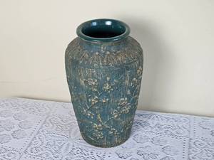 lot 681 image: Redwing Brushware Pottery Vase
