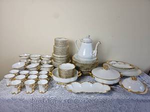 lot 501 image: Elegant Haviland France Gold Brimmed China Service