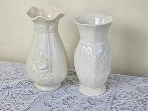 lot 282 image: Irish Belleek Birds of Affection Vase & Floral Vase