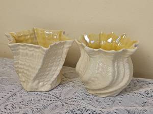 lot 284 image: Irish Belleek Swirl Vase Bundle