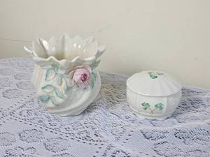 lot 285 image: Irish Belleek Carlington Cache Vase & Shamrock Dish