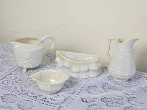 lot 286 image: Irish Belleek Cottage Cheese Dish