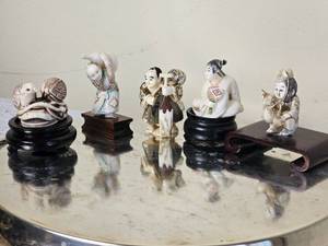 lot 212 image: Fabulous Collection of Carved Netsuke Kimono Figures