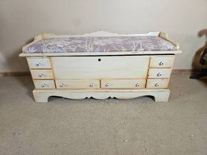 lot 220 image: Vintage French Provincial Lane Cedar Chest