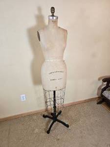 lot 221 image: Antique Number 9 Dress Form