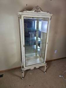 lot 40 image: Elegant French Provincial Glass Pane Curio Cabinet