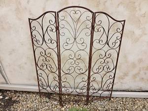 lot 621 image: Beautiful Scrolled Wrought Iron Garden Trellis Screen Divider  63 x 71