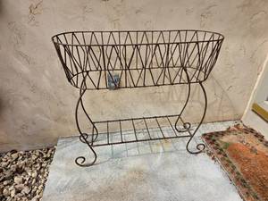 lot 622 image: Scrolled Wrought Iron Standing Planter