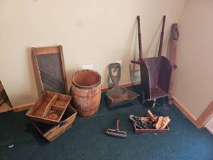 lot 701 image: Primitive Household Tools & Dcor