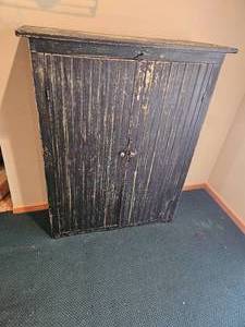 lot 624 image: Primitive Shelved Cabinet