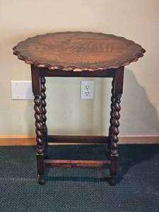 lot 629 image: Antique Barley Twist Jacobean Side Table