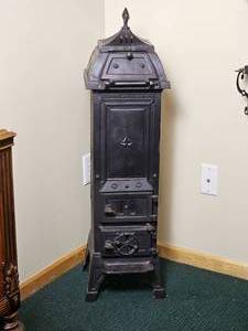 lot 43 image: Cast Iron Wood Fire Stove