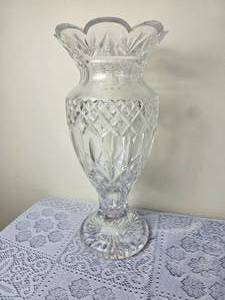 lot 136 image: Waterford Crystal Lismore Castle Vase