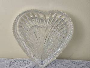 lot 137 image: Waterford 2019 Heart Tray