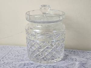lot 139 image: Waterford Crystal Glandore Biscuit Barrel
