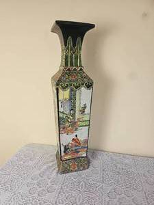 lot 202 image: Large Chinese Famille Verte Porcelain Square Vase Vintage 20th Century