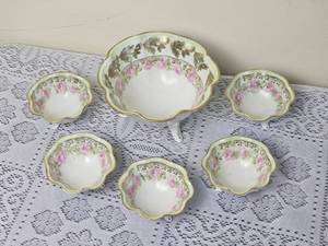 lot 237 image: Antique Prussian Porcelain Nut Bowl Service