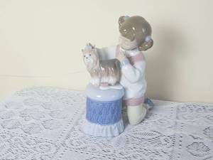 lot 270 image: Lladro Figure  Pretty Puppy