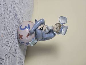 lot 274 image: Lladro Figure  Loving Mouse