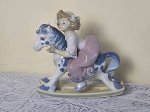 lot 275 image: Lladro Figure  Faithful Steed