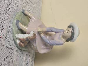 lot 276 image: Lladro Figure  By My Side