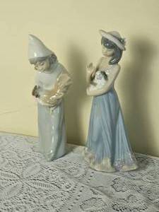 lot 278 image: Lladro Figures  Elizabeth & Girl with Rooster