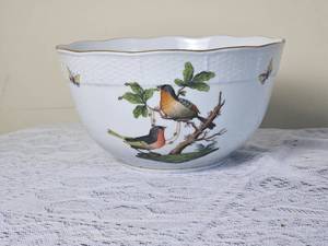 lot 66 image: Vintage Herend Porcelain Rothschilds Bird Serving Bowl