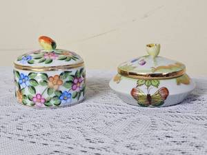 lot 69 image: Herend Trinket Box Pair