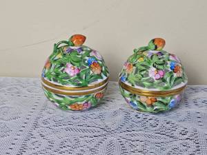 lot 65 image: Pair of Vintage Herend Porcelain Reticulated Potpourri Boxes