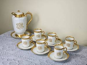 lot 500 image: Haviland Porcelain Tea Service