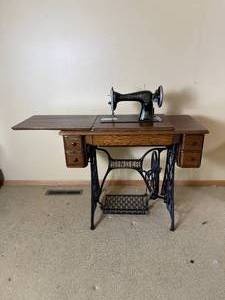 lot 730 image: Antique Trendle Singer Sewing Machine G8110528