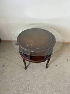 lot 731 image: Vintage Leather Insert Side Table